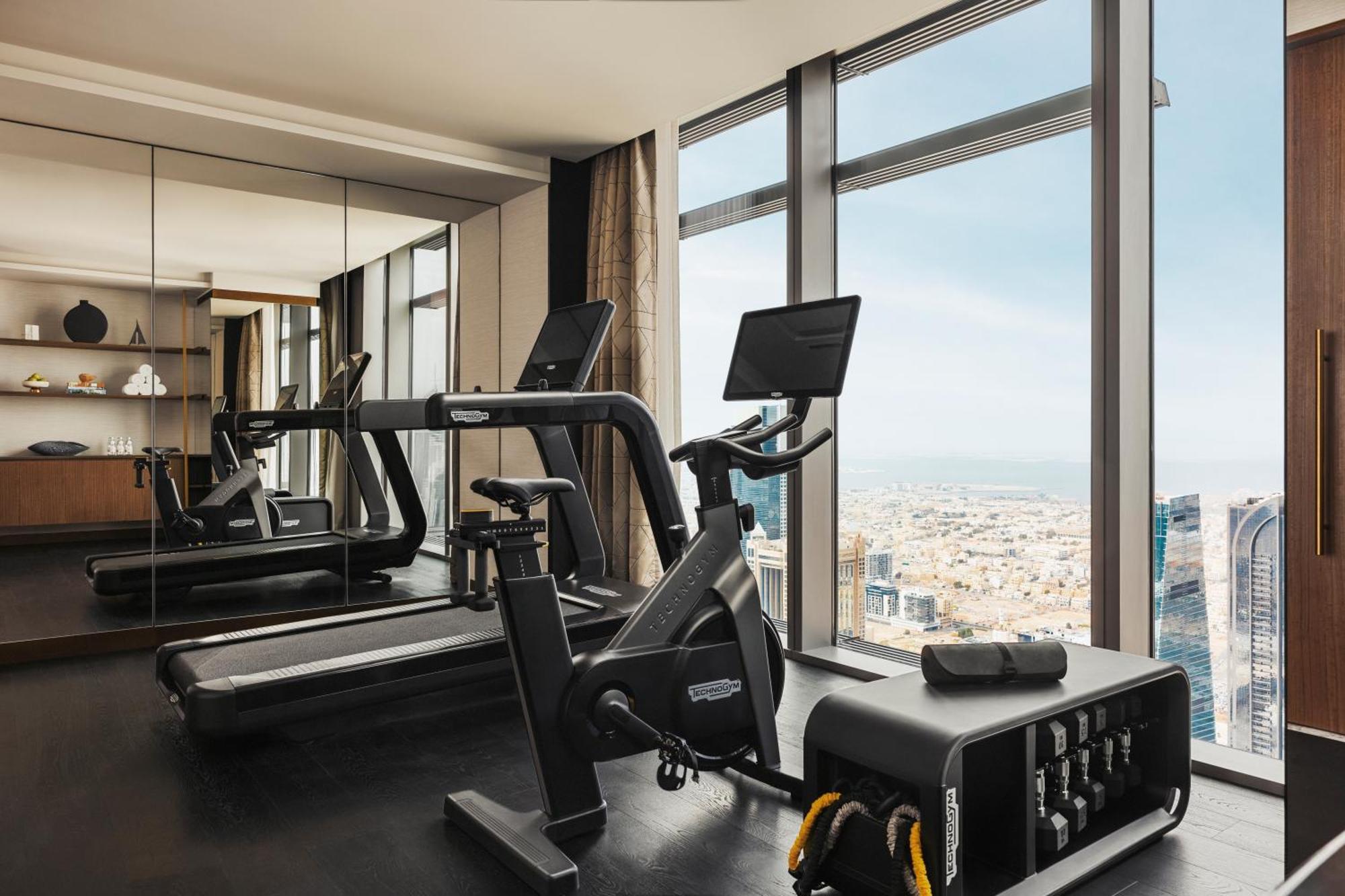 One&Only One Za'Abeel Hotel Dubaj Kültér fotó The gym at the Ritz-Carlton, DIFC
